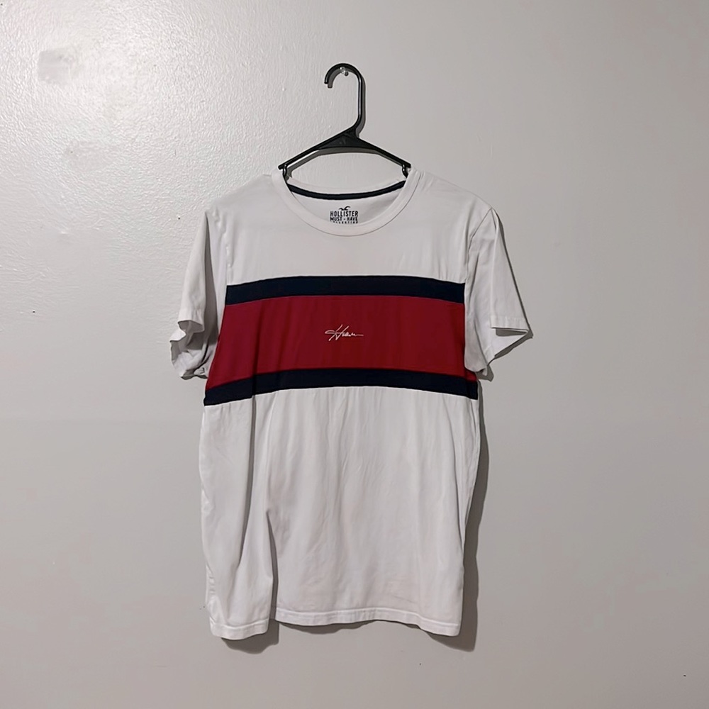 Trendy White Hollister tshirt size M